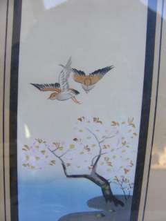 Gravure Japon signée, cadre en bois sculpté  