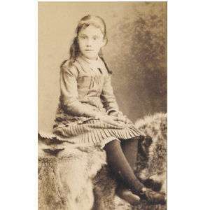 PRETTY LITTLE GIRL fashion CDV PHOTO 1880s England  