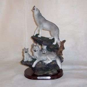  Sanctuary Wolf Family on Rocks Figurine
