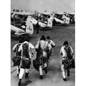 British Airmen Preparing for Defense Maneuvers, 1938 Premium Poster 