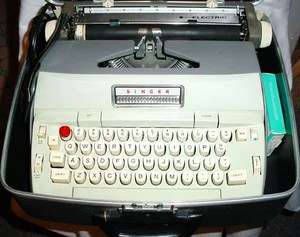 Vintage Off White Singer Smith Corona Model T 82 Electric Typewriter 