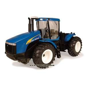   New Holland T9060 116 Scale 4WD Tractor Dealer Edition Toys & Games