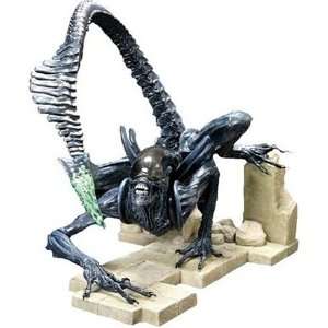  Alien vs. Predator Grid Alien ArtFX Statue Toys & Games