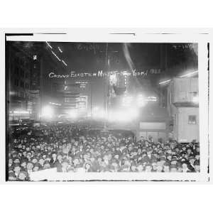  Crowd  Election Night   N.Y.,1913