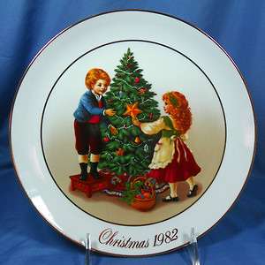 KEEPING THE CHRISTMAS TRADITION 1982 Second plate in Christmas 
