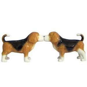  Kissing Beagles Magnetic Shaker Set