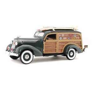  1937 Studebaker Woody Wagon 1/24 Green Toys & Games