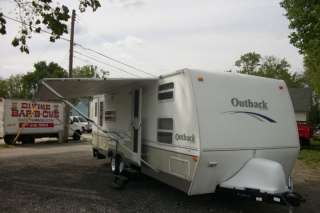 2004 KEYSTONE OUTBACK 28 FOOT DOUBLE BUNKS 2 SLIDES SLEEPS 8 2004 