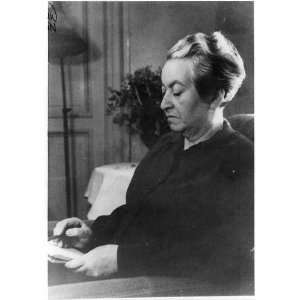  Lucila Godoy Alcayaga,1889 1957,Chilean poet,educator 