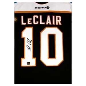  JOHN LeCLAIR Philadelphia Flyers autographed Hockey Jersey 