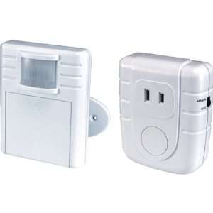  New   HeathCo WC 6006 WH Wireless Motion Sensor and Lamp 