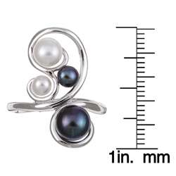   White and Black Button Freshwater Pearl Ring (7 mm)  
