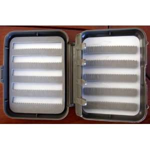  C & F STYLE FLY BOX WITH THREADERS HOLDS 230 PLUS FLIES 