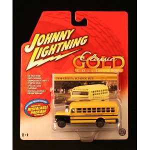 1956 CHEVY SCHOOL BUS * YELLOW * Johnny Lightning 2005 CLASSIC GOLD 