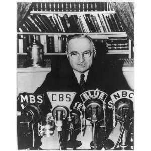   Truman,microphones,radio broadcast,FDR Death,1945