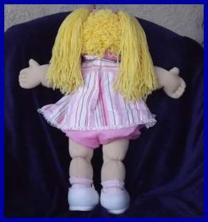2004 CPK Yellow Yarn Hair Girl 16 Play Along mint  